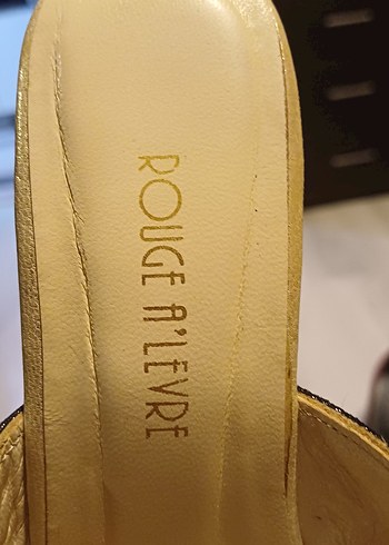 Altın Renkli Tokalı Dolgu Topuklu Kadın Terlik - Görsel 4