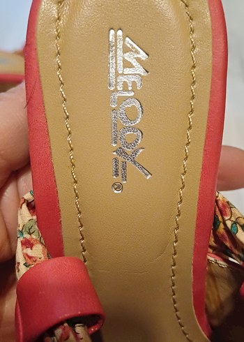 Kırmızı Yılan Desenli Dolgu Topuklu Kadın Terlik - Görsel 4