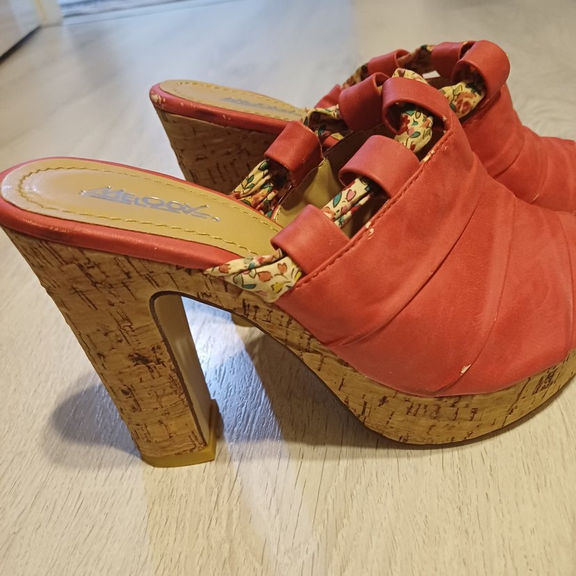 Kırmızı Yılan Desenli Dolgu Topuklu Kadın Terlik - Görsel 2