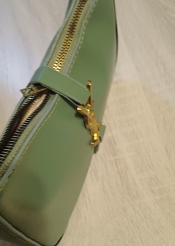 Zincir Detaylı Parlak Yeşil Deri Kadın Çanta - Görsel 2