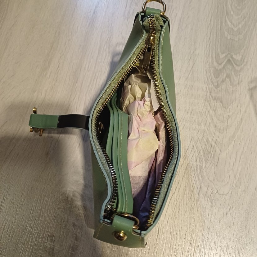 Zincir Detaylı Parlak Yeşil Deri Kadın Çanta - Görsel 3