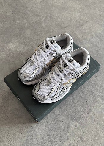 New Balance 1906r