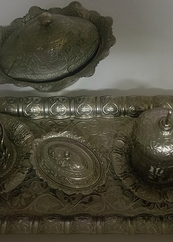 Gümüş Renkli İşlemeli Sofra Takımı - Görsel 2