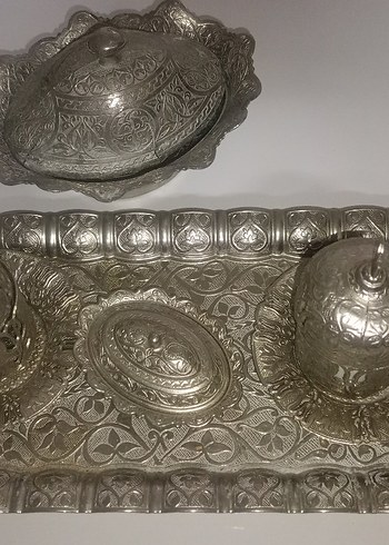 Gümüş Renkli İşlemeli Sofra Takımı - Görsel 3