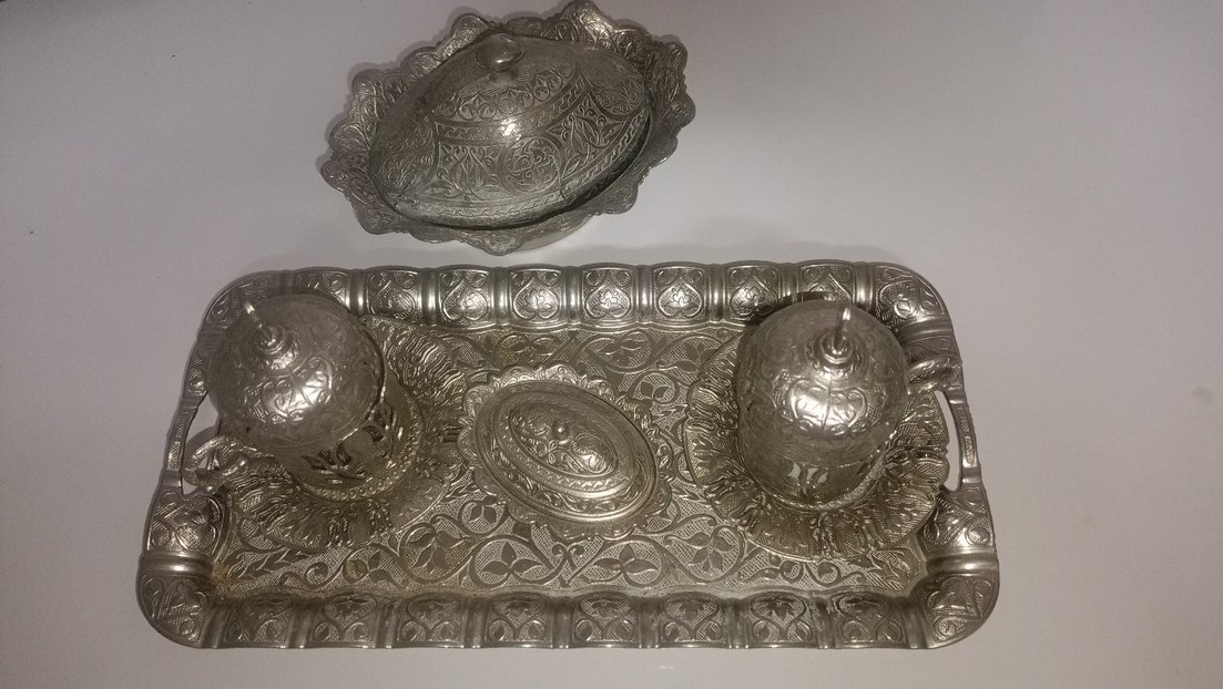 Gümüş Renkli İşlemeli Sofra Takımı - Görsel 3