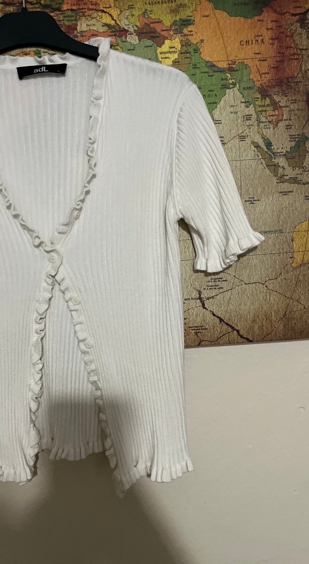 adL Beyaz Kadın Keten V Yaka Fırfırlı Kazak - Görsel 3