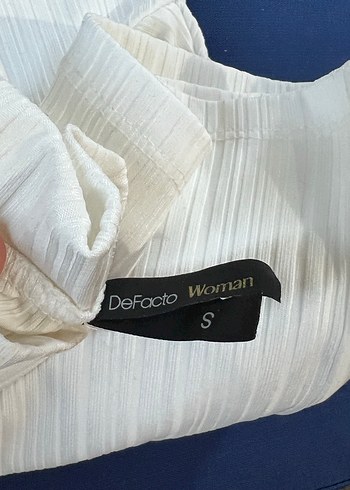 Kısa Kollu Beyaz Pliseli Keten Bluz - Görsel 2