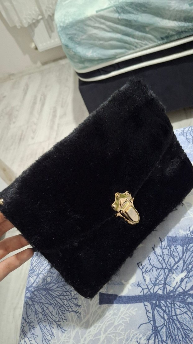 Siyah Kadife Dokulu Çapraz Askılı Çanta - Görsel 2