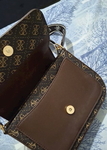 Guess Logolu Kahverengi Omuz / Çapraz Askılı Çanta - Görsel 3