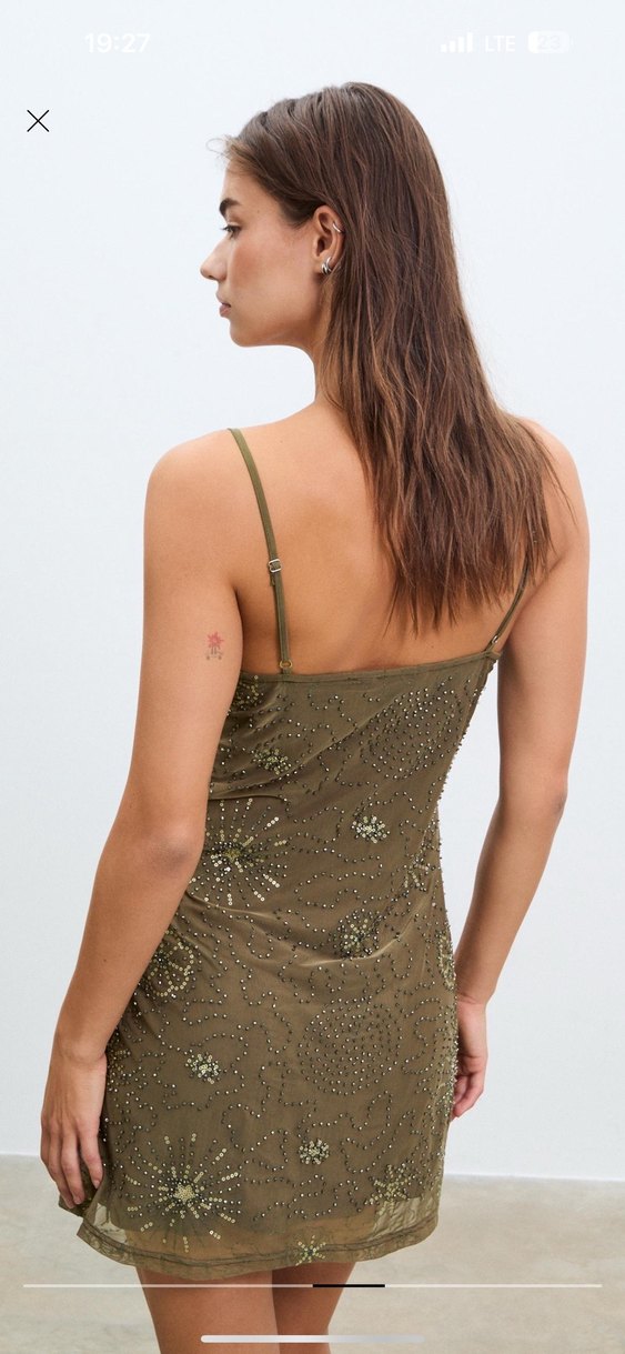 Stradivarius Boncuklu İşlemeli Pullu Elbise - Görsel 3