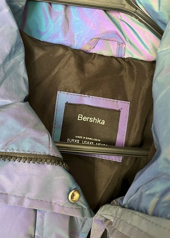 Bershka Mor/Hologramlı Düğmeli Yüksek Yakalı Kadın Kışlık Mont