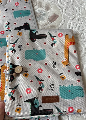 Gri Desenli Çocuk alt açma ve bez kutusu - Görsel 2