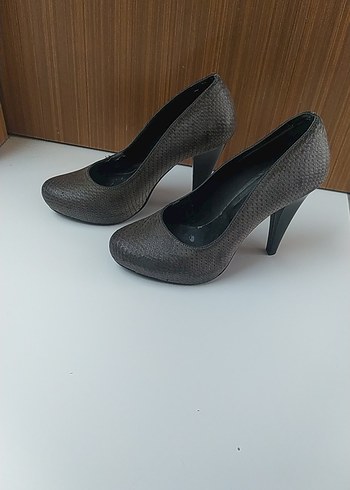 35 Beden Kahverengi Yılan Derisi Desenli Stiletto