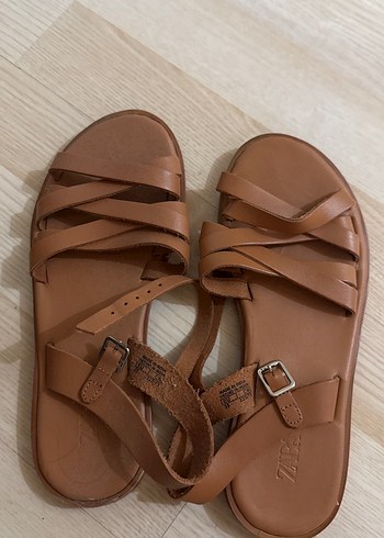 Zara 35 numara sandalet