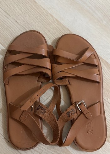 35 Beden kahverengi Renk Zara 35 numara sandalet