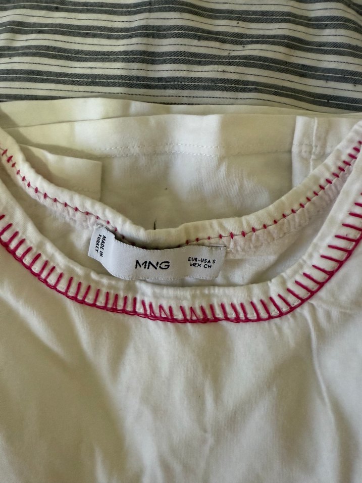 Nakış Detaylı Beyaz Tişört Mangı - Görsel 2