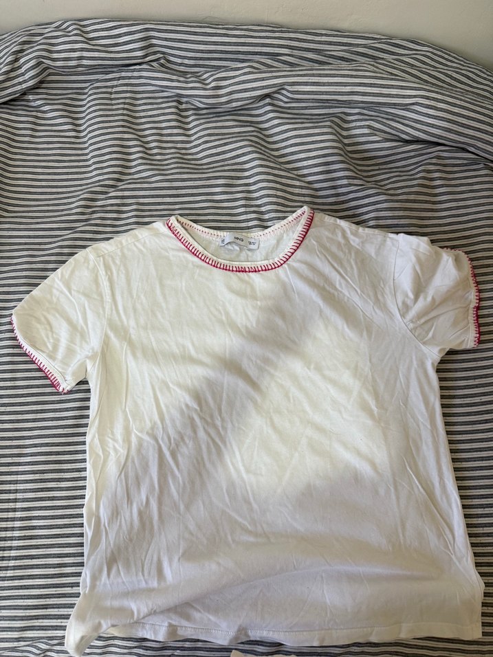 Nakış Detaylı Beyaz Tişört Mangı - Görsel 4