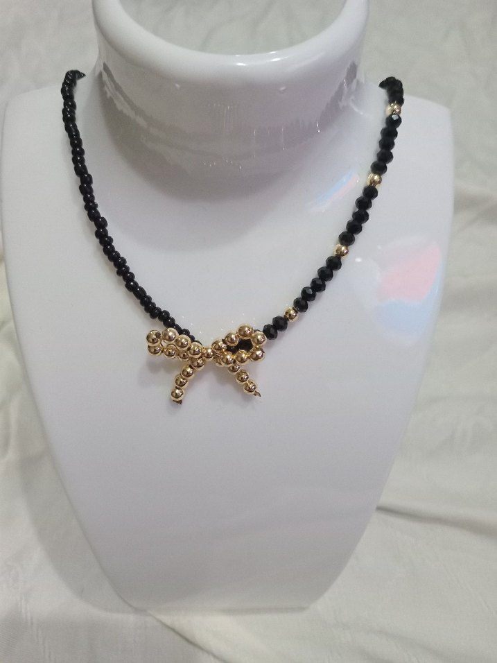 Altın Renk Siyah Boncuklu Mini Yılan Desenli Kolye - Görsel 3