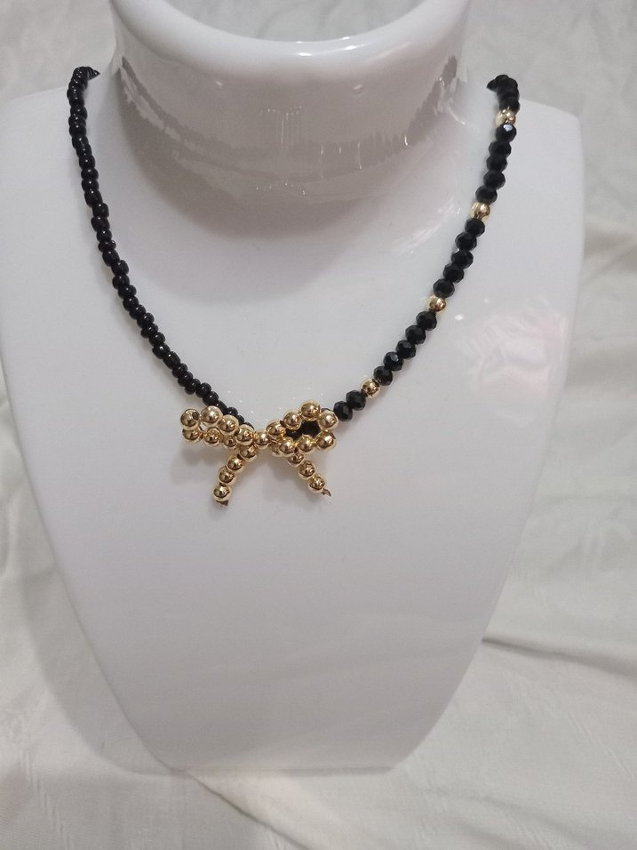 Altın Renk Siyah Boncuklu Mini Yılan Desenli Kolye - Görsel 2