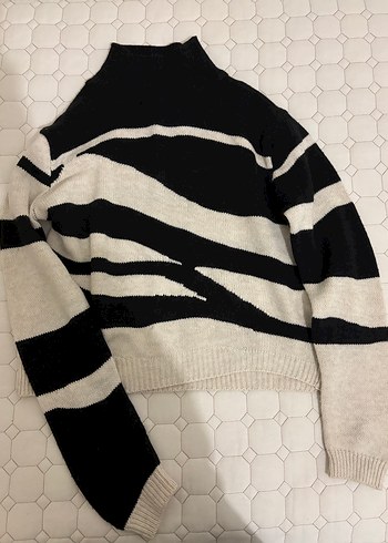 m Beden siyah Renk Zebra Desenli Yarım Balıkçı Yaka Kadın Kazak