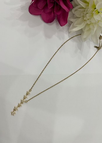 Altın Renkli Zincir Detaylı Minimalist Kolye