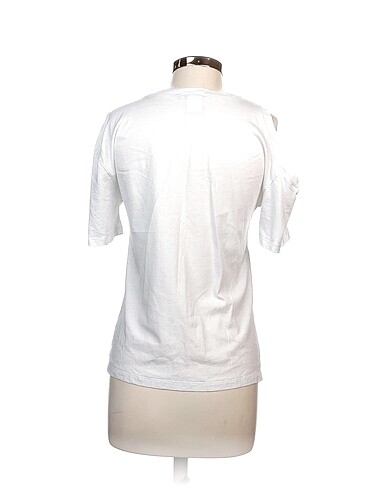 s Beden Zara T-shirt %70 İndirimli.