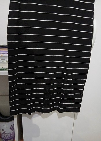 Siyah beyaz çizgili midi boy kalem elbise - Görsel 4