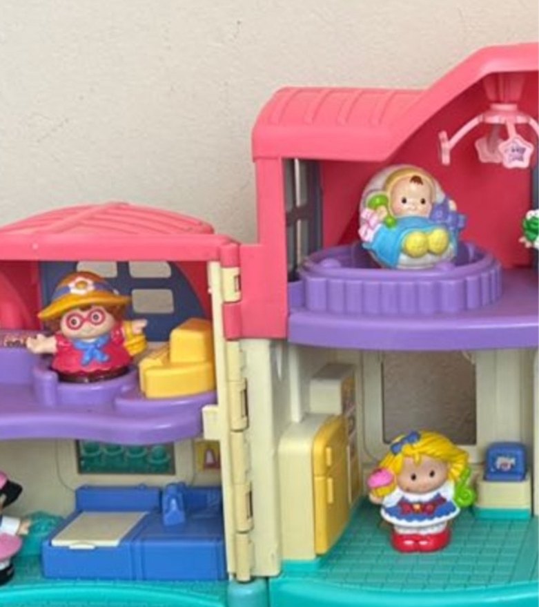 Renkli Pembe Oyuncak Ev +3 Figür - Görsel 2