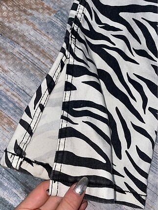 s Beden Bershka zebra desen zincirli pantolon