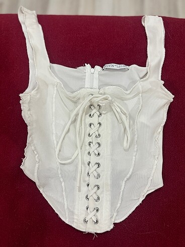 Beyaz korse crop