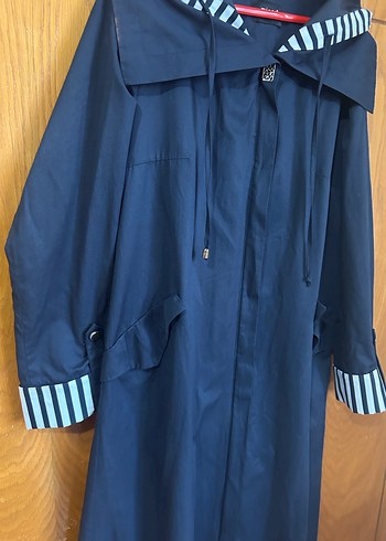 Kadın Lacivert Uzun Kesim Kapüşonlu Yağmurluk - Görsel 2