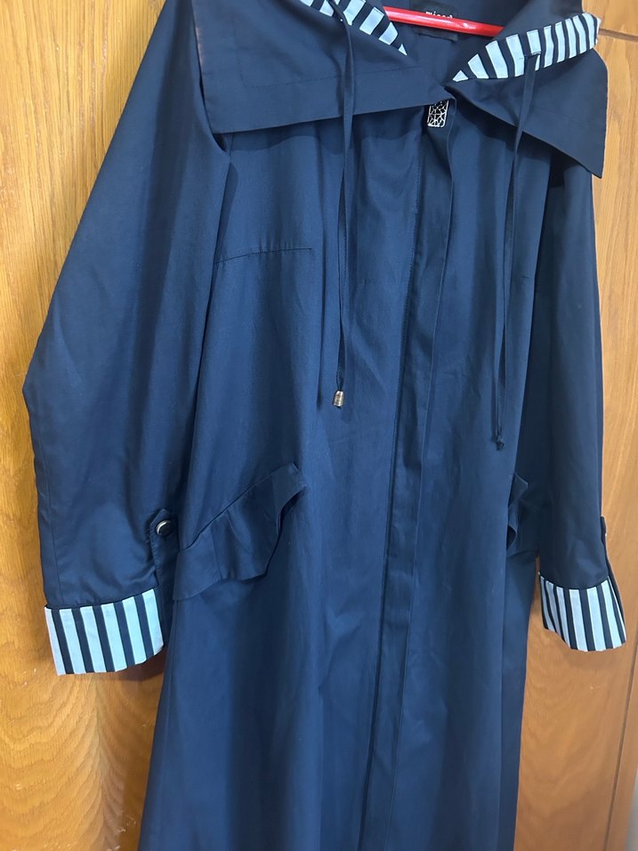 Kadın Lacivert Uzun Kesim Kapüşonlu Yağmurluk - Görsel 2