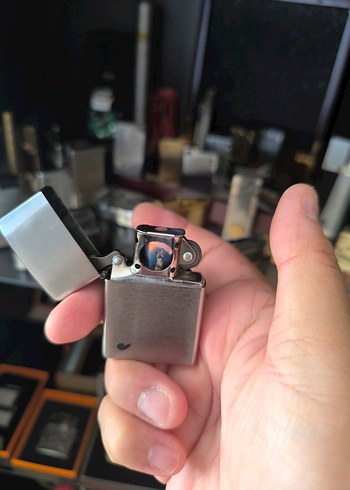 Zippo Erkek Çakmak - Minimalist Tasarım - Görsel 4