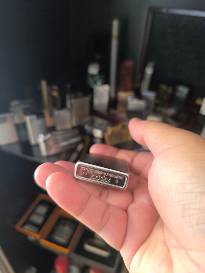 Zippo Erkek Çakmak - Minimalist Tasarım - Görsel 3