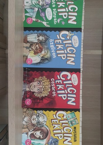 Çılgın Ekip set Lıvya Lgnajanın