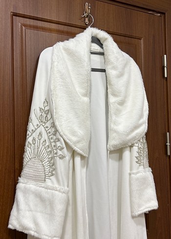 Uzun Beyaz Kadın Nakışlı süet kaban dubai ürünü - Görsel 2