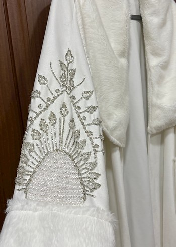 Uzun Beyaz Kadın Nakışlı süet kaban dubai ürünü - Görsel 3