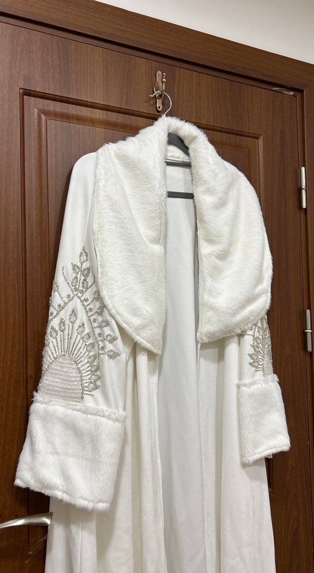 Uzun Beyaz Kadın Nakışlı süet kaban dubai ürünü - Görsel 2