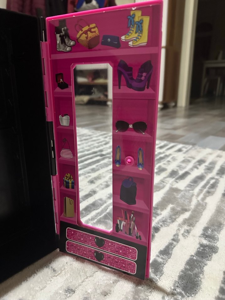 Koyu Pembe Barbie kıyafet dolabı - Görsel 4