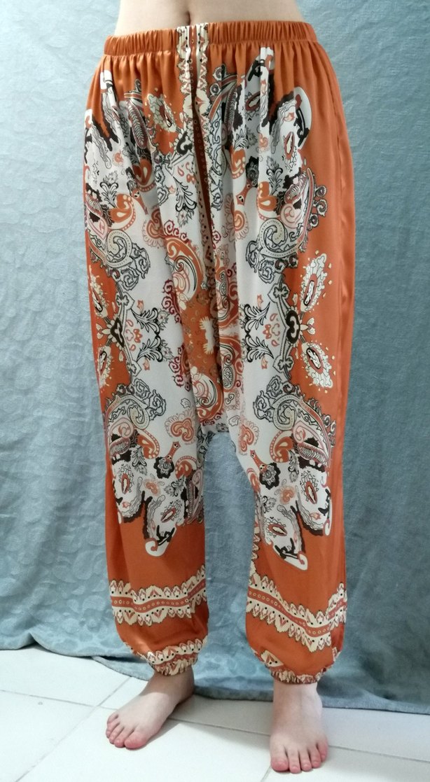 Kadın Desenli Kahverengi Salaş Saten Pantolon - Görsel 2