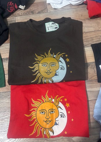 xl Beden Güneş ve Ay Baskılı Beyaz Kırmızı siyah tshirt
