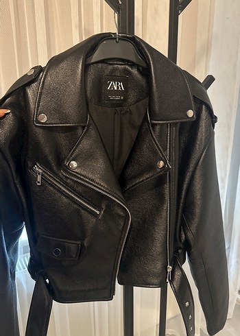 l Beden Kemerli Siyah Mini Biker Deri Ceket