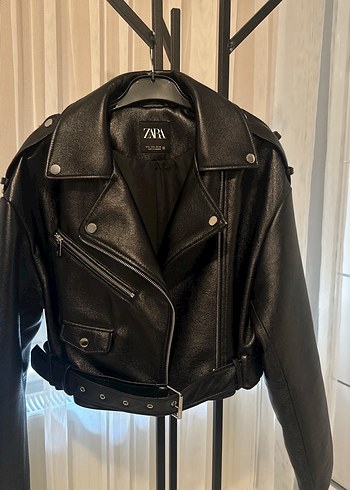 Zara Kemerli Siyah Mini Biker Deri Ceket