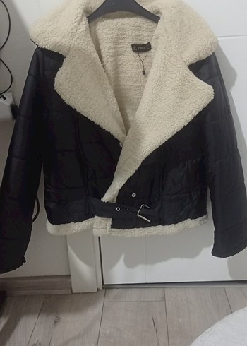 Siyah Deri Mini Kaban, Kürklü, Kemerli