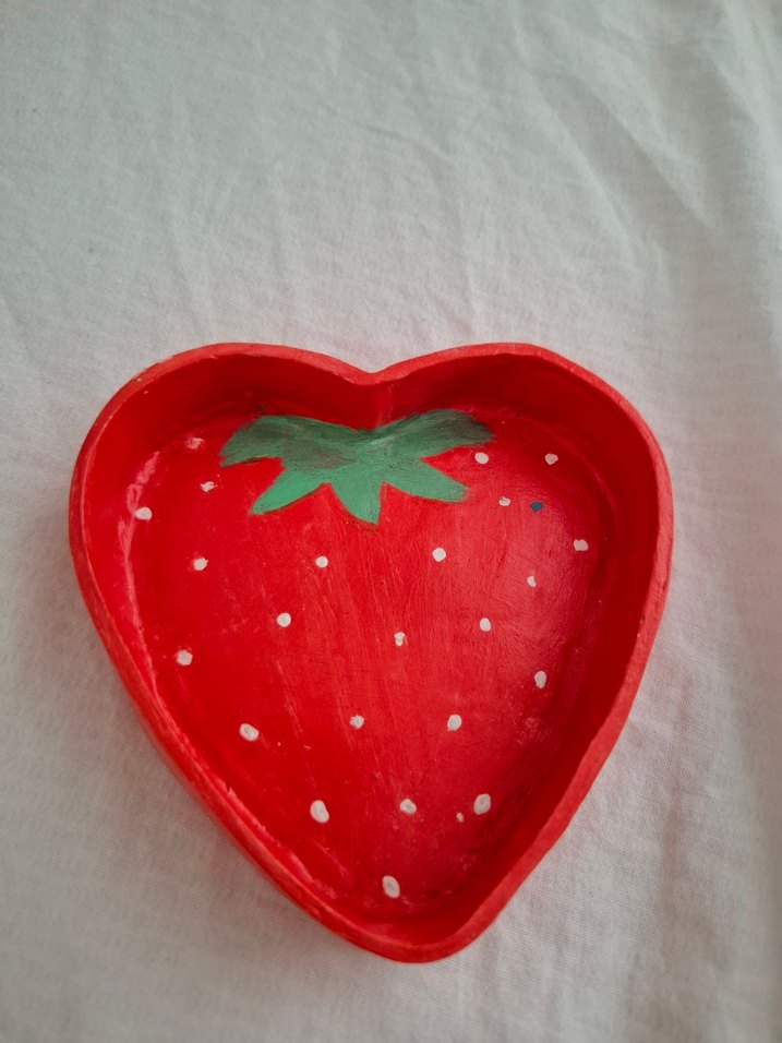 Çilek Desenli Seramik Kalp Takılık - Görsel 2