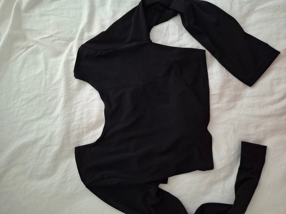 Siyah Sırt Dekolteli Kadın Crop Bluz - Görsel 2