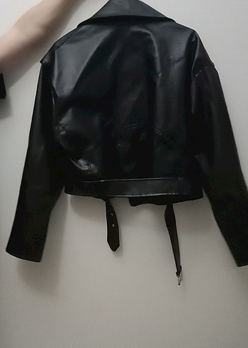 Trendyol & Milla Kemerli Siyah Kısa Deri Biker Ceket