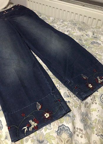 38 Beden Düğmeli Nakışlı Kısa Mavi Bohem Pantolon