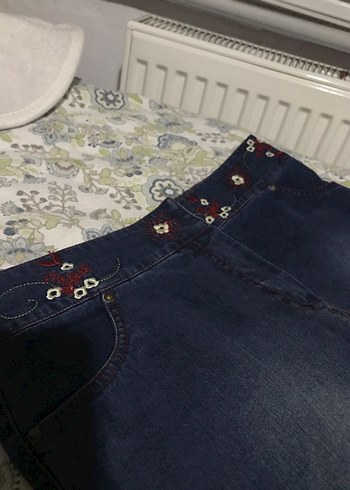 Düğmeli Nakışlı Kısa Mavi Bohem Pantolon