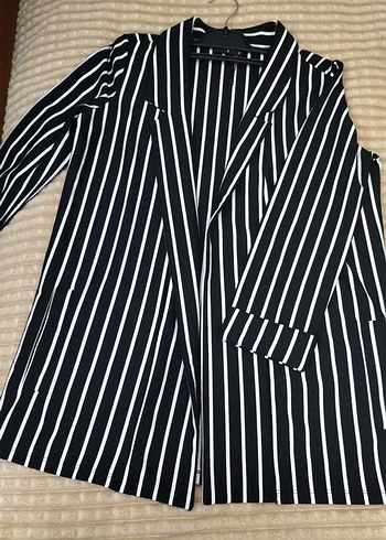 Uzun Siyah Beyaz Çizgili Kadın Blazer ceket